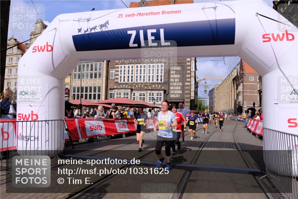 13.09.2026 - 21. swb-Marathon Bremen Tim E. http://msf.ph/oto/10331625 13.09.2026 11:04:35 Ziel 10182, 10245, 10291, 10390, 10516, 10526, 10613, 10671, 10672, 11214, 11215, 11221, 11248, 11336, 11410, 11539, 11720, 11726, 11740, 12001, 12009, 12103, 12113, 12276, 12929 meine-sportfotos.de