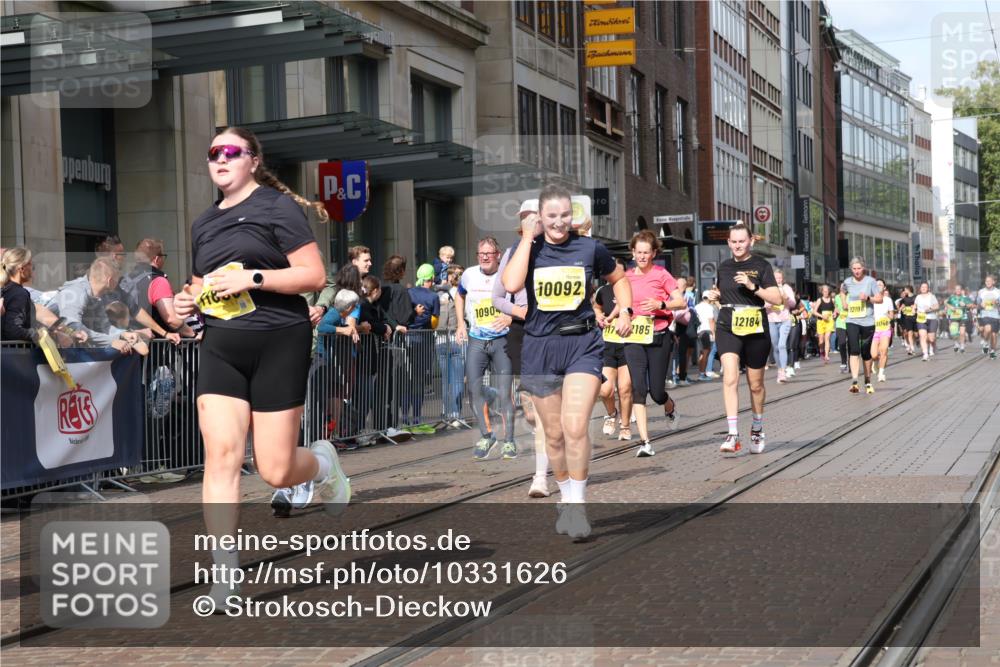 13.09.2026 - 21. swb-Marathon Bremen Strokosch-Dieckow http://msf.ph/oto/10331626 13.09.2026 11:03:13 Ziel 10090, 10091, 10092, 10187, 10237, 10309, 10327, 10420, 10569, 10724, 10902, 10904, 10950, 11211, 11411, 11595, 11598, 11655, 11746, 11773, 12068, 12074, 12184, 12185, 12611, 10150, 10185, 10195, 10237, 10528, 10531, 10598, 10715, 10727, 10731, 10959, 11070, 11095, 11313, 11493, 11676, 11697, 11830, 11836, 12068, 12214, 12421, 12432, 12448, 12465, 12483 meine-sportfotos.de
