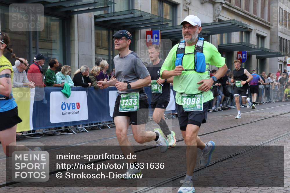 13.09.2026 - 21. swb-Marathon Bremen Strokosch-Dieckow http://msf.ph/oto/10331636 13.09.2026 13:22:48 Ziel 1809, 1900, 1935, 1963, 2040, 2306, 2367, 2427, 2827, 2914, 2961, 3098, 3145, 3233, 3374, 3560, 3729, 3920, 5114, 7909, 8045, 8231, 8304, 8377, 8646, 8671, 8672, 8732, 8787, 8819, 8820, 9827, 9921, 10127, 388, 913, 1933, 2040, 2402, 2481, 2771, 2806, 3145, 4483, 4697, 6707, 6737, 6792, 6891, 7586, 8547, 8551, 8694, 9090, 9510 meine-sportfotos.de
