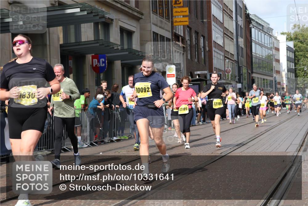 13.09.2026 - 21. swb-Marathon Bremen Strokosch-Dieckow http://msf.ph/oto/10331641 13.09.2026 11:03:13 Ziel 10090, 10091, 10092, 10187, 10237, 10309, 10327, 10420, 10569, 10724, 10902, 10904, 10950, 11211, 11411, 11595, 11598, 11655, 11746, 11773, 12068, 12074, 12184, 12185, 12611, 10150, 10185, 10195, 10237, 10528, 10531, 10598, 10715, 10727, 10731, 10959, 11070, 11095, 11313, 11493, 11676, 11697, 11830, 11836, 12068, 12214, 12421, 12432, 12448, 12465, 12483 meine-sportfotos.de
