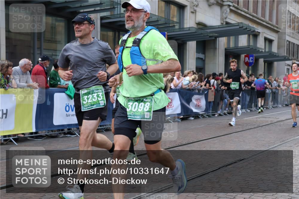 13.09.2026 - 21. swb-Marathon Bremen Strokosch-Dieckow http://msf.ph/oto/10331647 13.09.2026 13:22:48 Ziel 1809, 1900, 1935, 1963, 2040, 2306, 2367, 2427, 2827, 2914, 2961, 3098, 3145, 3233, 3374, 3560, 3729, 3920, 5114, 7909, 8045, 8231, 8304, 8377, 8646, 8671, 8672, 8732, 8787, 8819, 8820, 9827, 9921, 10127, 388, 913, 1933, 2040, 2402, 2481, 2771, 2806, 3145, 4483, 4697, 6707, 6737, 6792, 6891, 7586, 8547, 8551, 8694, 9090, 9510 meine-sportfotos.de