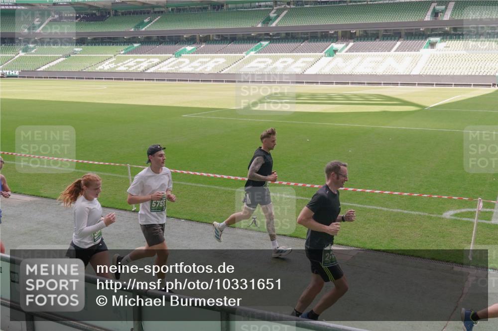 13.09.2026 - 21. swb-Marathon Bremen Michael Burmester http://msf.ph/oto/10331651 13.09.2026 13:03:20 Laufen im Stadion 150, 209, 210, 488, 596, 722, 725, 762, 881, 936, 940, 1014, 1163, 1250, 1343, 1458, 1460, 1479, 1611, 1649, 1653, 1771, 2223, 2276, 2292, 2345, 2364, 2378, 2421, 2434, 2513, 2625, 2666, 2668, 2779, 2851, 2891, 2900, 2934, 2977, 2987, 3013, 3044, 3114, 3135, 3163, 3164, 3187, 3248, 3258, 3294, 3334, 3360, 3392, 3402, 3454, 3460, 3496, 3510, 3527, 3576, 3579, 3585, 3597, 3603, 3618, 3721, 3846, 3852, 3859, 3893, 3938, 3970, 3983, 4000, 4077, 4133, 4506, 4558 meine-sportfotos.de