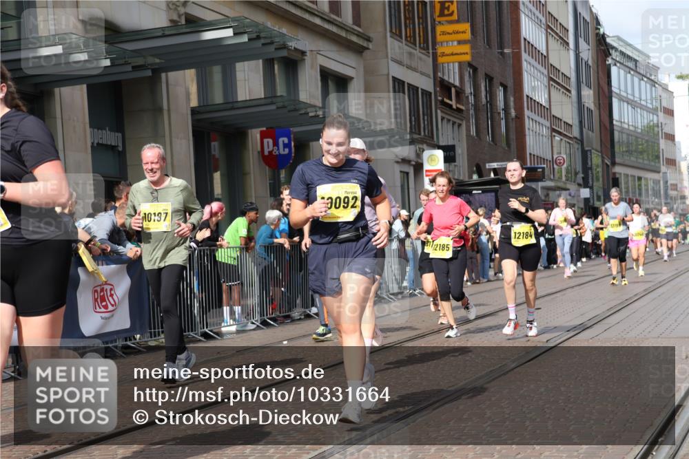13.09.2026 - 21. swb-Marathon Bremen Strokosch-Dieckow http://msf.ph/oto/10331664 13.09.2026 11:03:14 Ziel 10090, 10091, 10092, 10187, 10309, 10327, 10420, 10569, 10724, 10902, 10904, 10950, 11211, 11411, 11595, 11598, 11655, 11746, 11773, 12074, 12184, 12185, 12611, 10150, 10185, 10195, 10237, 10528, 10531, 10598, 10715, 10724, 10727, 10731, 10959, 11070, 11095, 11313, 11493, 11676, 11697, 11830, 11836, 12068, 12214, 12421, 12432, 12448, 12483 meine-sportfotos.de