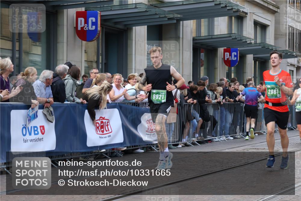 13.09.2026 - 21. swb-Marathon Bremen Strokosch-Dieckow http://msf.ph/oto/10331665 13.09.2026 13:22:49 Ziel 1809, 1900, 1935, 1963, 2306, 2367, 2427, 2827, 2899, 2914, 2961, 3098, 3233, 3374, 3560, 3729, 3920, 5114, 7909, 8045, 8231, 8304, 8377, 8646, 8671, 8672, 8732, 8787, 8819, 8820, 9827, 9921, 10127, 388, 913, 1933, 2040, 2402, 2481, 2771, 2806, 3145, 4483, 4697, 6707, 6737, 6792, 6891, 7586, 8547, 8551, 8694, 9090, 9510 meine-sportfotos.de