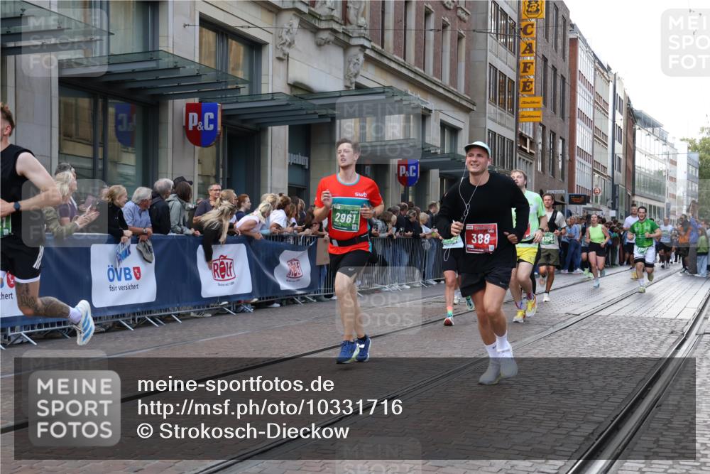 13.09.2026 - 21. swb-Marathon Bremen Strokosch-Dieckow http://msf.ph/oto/10331716 13.09.2026 13:22:50 Ziel 1809, 1900, 1935, 1963, 2306, 2367, 2427, 2827, 2899, 2914, 2961, 3098, 3233, 3374, 3560, 3729, 3920, 5114, 5820, 5821, 7909, 8045, 8231, 8304, 8377, 8646, 8671, 8672, 8732, 8787, 8819, 8820, 9827, 9921, 10127, 388, 913, 2040, 2402, 2481, 2771, 2806, 3145, 4483, 4697, 6707, 6737, 6792, 6891, 7586, 8547, 8551, 8646, 8694, 9090, 9510 meine-sportfotos.de