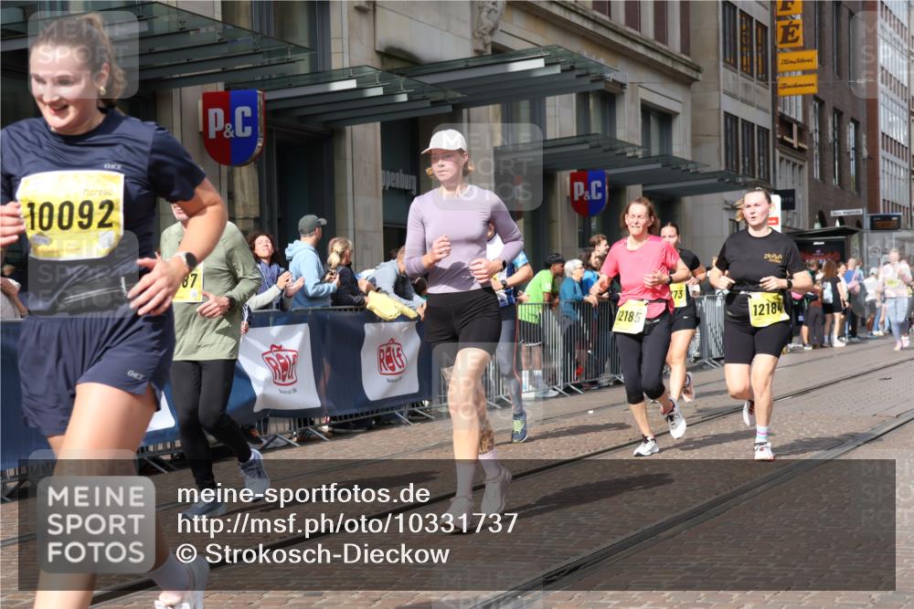 13.09.2026 - 21. swb-Marathon Bremen Strokosch-Dieckow http://msf.ph/oto/10331737 13.09.2026 11:03:15 Ziel 10090, 10091, 10092, 10187, 10309, 10327, 10420, 10569, 10902, 10904, 10950, 11211, 11411, 11595, 11598, 11655, 11746, 11773, 12074, 12184, 12185, 12611, 10092, 10150, 10185, 10195, 10237, 10528, 10531, 10598, 10715, 10724, 10727, 10731, 10959, 11070, 11095, 11313, 11493, 11676, 11697, 11830, 11836, 12068, 12214, 12421, 12432, 12448, 12483 meine-sportfotos.de