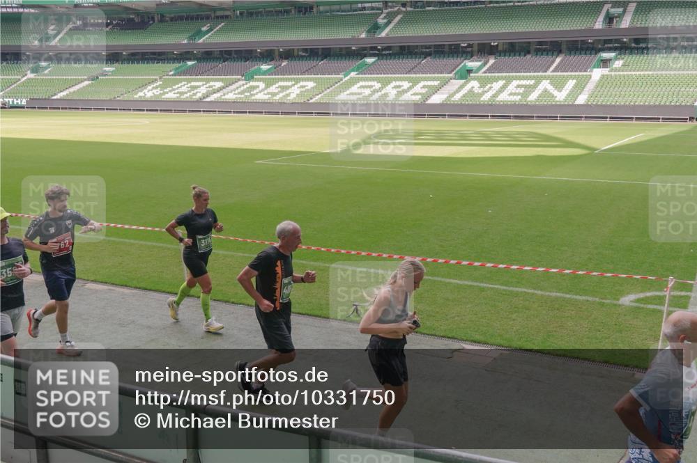 13.09.2026 - 21. swb-Marathon Bremen Michael Burmester http://msf.ph/oto/10331750 13.09.2026 13:03:31 Laufen im Stadion 209, 210, 488, 534, 596, 722, 725, 762, 881, 936, 940, 1014, 1250, 1343, 1458, 1460, 1479, 1611, 1649, 1653, 1771, 2223, 2276, 2292, 2345, 2364, 2378, 2421, 2434, 2513, 2625, 2666, 2668, 2779, 2851, 2891, 2900, 2934, 2977, 3013, 3028, 3114, 3135, 3163, 3164, 3258, 3360, 3402, 3425, 3454, 3460, 3496, 3510, 3521, 3576, 3579, 3585, 3597, 3603, 3618, 3721, 3796, 3846, 3852, 3859, 3893, 3938, 3970, 3983, 4000, 4077, 4133, 4506, 4558, 242 meine-sportfotos.de
