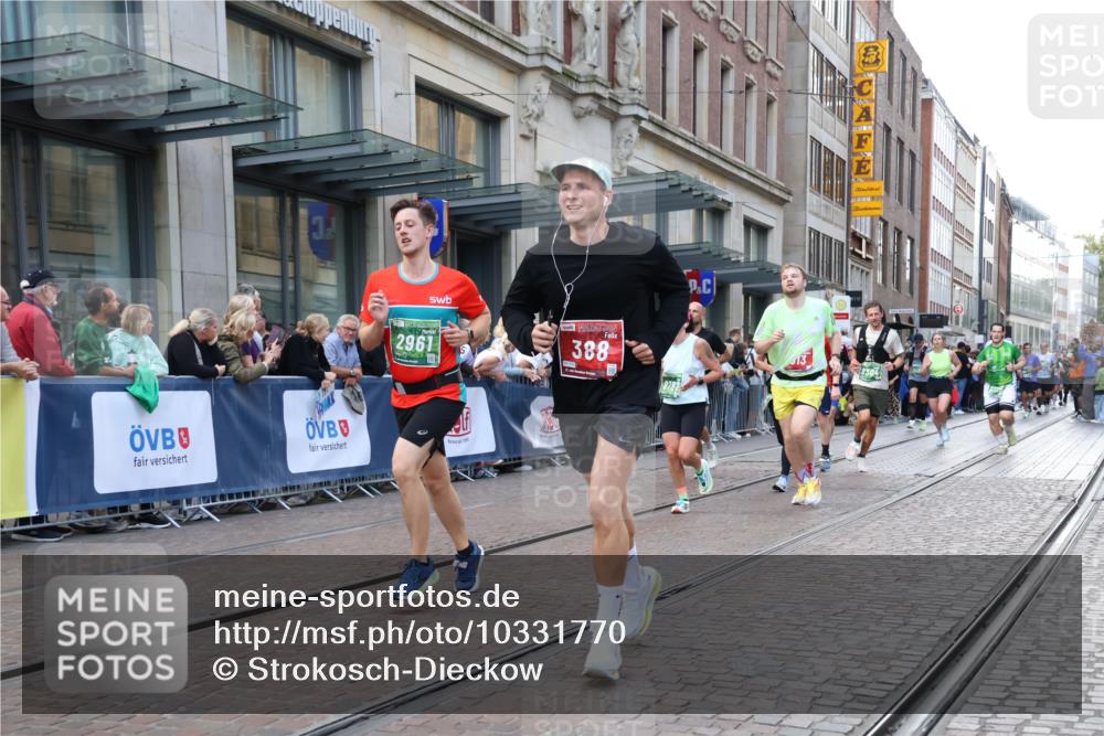 13.09.2026 - 21. swb-Marathon Bremen Strokosch-Dieckow http://msf.ph/oto/10331770 13.09.2026 13:22:51 Ziel 1809, 1900, 1935, 1963, 2306, 2367, 2427, 2827, 2899, 2914, 2961, 3098, 3233, 3374, 3560, 3729, 3920, 5114, 5820, 5821, 7909, 8045, 8231, 8304, 8377, 8671, 8672, 8732, 8787, 8819, 8820, 9436, 9827, 9921, 10127, 388, 913, 1963, 2040, 2402, 2481, 2771, 2806, 3145, 3560, 4483, 4697, 6707, 6737, 6792, 6891, 7586, 8547, 8551, 8646, 8694, 9090, 9510 meine-sportfotos.de