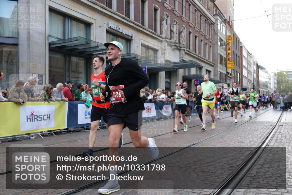 13.09.2026 - 21. swb-Marathon Bremen Strokosch-Dieckow http://msf.ph/oto/10331798 13.09.2026 13:22:51 Ziel 1809, 1900, 1935, 1963, 2306, 2367, 2427, 2827, 2899, 2914, 2961, 3098, 3233, 3374, 3560, 3729, 3920, 5114, 5820, 5821, 7909, 8045, 8231, 8304, 8377, 8671, 8672, 8732, 8787, 8819, 8820, 9436, 9827, 9921, 10127, 388, 913, 1963, 2040, 2402, 2481, 2771, 2806, 3145, 3560, 4483, 4697, 6707, 6737, 6792, 6891, 7586, 8547, 8551, 8646, 8694, 9090, 9510 meine-sportfotos.de