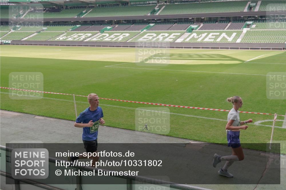 13.09.2026 - 21. swb-Marathon Bremen Michael Burmester http://msf.ph/oto/10331802 13.09.2026 13:03:34 Laufen im Stadion 209, 210, 488, 534, 596, 722, 725, 762, 881, 936, 940, 1014, 1250, 1343, 1458, 1460, 1479, 1611, 1649, 1653, 1771, 2223, 2276, 2345, 2364, 2369, 2378, 2421, 2434, 2513, 2625, 2666, 2668, 2779, 2851, 2891, 2900, 2934, 2977, 3028, 3114, 3135, 3163, 3164, 3258, 3360, 3402, 3425, 3454, 3460, 3496, 3510, 3521, 3576, 3579, 3585, 3597, 3603, 3618, 3721, 3796, 3846, 3852, 3859, 3893, 3938, 3970, 3983, 4000, 4077, 4133, 4506, 4558, 242 meine-sportfotos.de