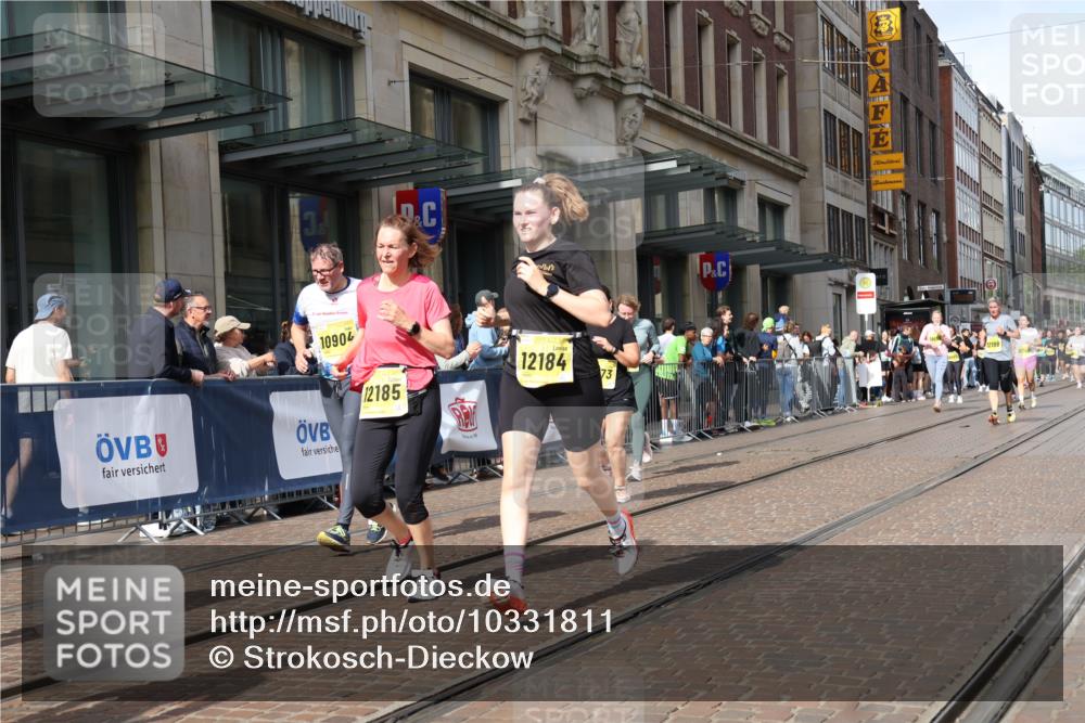 13.09.2026 - 21. swb-Marathon Bremen Strokosch-Dieckow http://msf.ph/oto/10331811 13.09.2026 11:03:17 Ziel 10090, 10091, 10187, 10309, 10327, 10420, 10569, 10902, 10904, 10950, 11211, 11411, 11595, 11598, 11655, 11746, 11773, 11868, 12074, 12611, 10092, 10150, 10185, 10195, 10237, 10528, 10531, 10598, 10715, 10724, 10727, 10731, 10959, 11070, 11095, 11313, 11493, 11676, 11697, 11830, 11836, 12068, 12184, 12185, 12214, 12421, 12432, 12448, 12483 meine-sportfotos.de