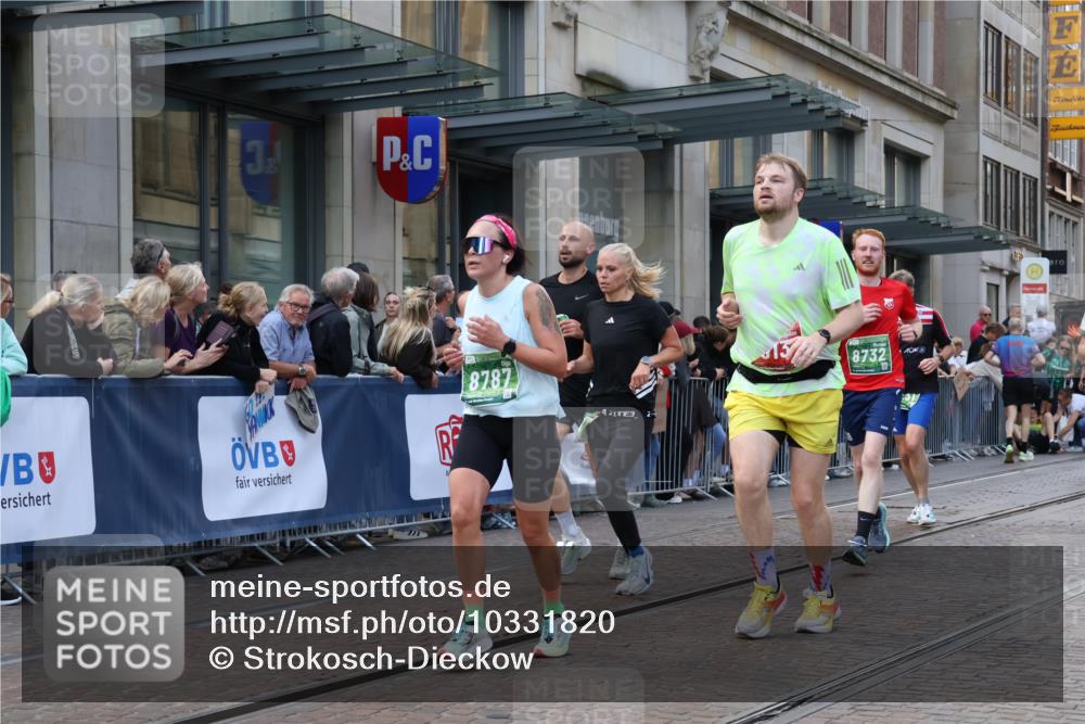 13.09.2026 - 21. swb-Marathon Bremen Strokosch-Dieckow http://msf.ph/oto/10331820 13.09.2026 13:22:52 Ziel 1809, 1900, 1935, 2306, 2367, 2427, 2827, 2899, 2914, 2961, 3098, 3233, 3374, 3729, 3920, 5114, 5820, 5821, 7909, 8045, 8231, 8304, 8377, 8671, 8672, 8732, 8787, 8819, 8820, 9436, 9827, 9921, 10127, 388, 913, 1963, 2040, 2402, 2481, 2771, 2806, 3145, 3560, 4483, 6707, 6737, 6792, 6891, 7586, 8547, 8551, 8646, 8694, 9090, 9510 meine-sportfotos.de