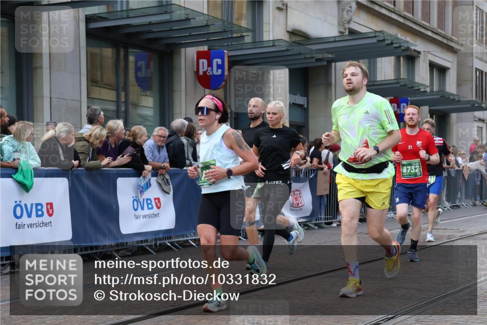 13.09.2026 - 21. swb-Marathon Bremen Strokosch-Dieckow http://msf.ph/oto/10331832 13.09.2026 13:22:52 Ziel 1809, 1900, 1935, 2306, 2367, 2427, 2827, 2899, 2914, 2961, 3098, 3233, 3374, 3729, 3920, 5114, 5820, 5821, 7909, 8045, 8231, 8304, 8377, 8671, 8672, 8732, 8787, 8819, 8820, 9436, 9827, 9921, 10127, 388, 913, 1963, 2040, 2402, 2481, 2771, 2806, 3145, 3560, 4483, 6707, 6737, 6792, 6891, 7586, 8547, 8551, 8646, 8694, 9090, 9510 meine-sportfotos.de