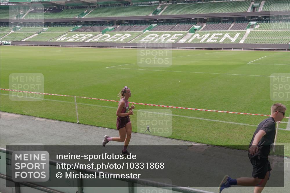 13.09.2026 - 21. swb-Marathon Bremen Michael Burmester http://msf.ph/oto/10331868 13.09.2026 13:03:44 Laufen im Stadion 209, 210, 488, 534, 596, 725, 762, 881, 936, 940, 1014, 1343, 1458, 1460, 1479, 1611, 1649, 1653, 1771, 2223, 2276, 2364, 2369, 2421, 2434, 2513, 2625, 2668, 2779, 2851, 2872, 2891, 2900, 2934, 2977, 3028, 3114, 3135, 3258, 3360, 3402, 3425, 3454, 3460, 3496, 3510, 3521, 3576, 3579, 3585, 3597, 3603, 3618, 3721, 3796, 3846, 3852, 3859, 3893, 3909, 3938, 3970, 3983, 4000, 4077, 4133, 4506, 4558, 242 meine-sportfotos.de