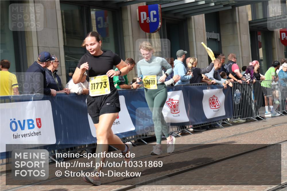 13.09.2026 - 21. swb-Marathon Bremen Strokosch-Dieckow http://msf.ph/oto/10331869 13.09.2026 11:03:18 Ziel 10090, 10091, 10187, 10309, 10327, 10420, 10569, 10796, 10902, 10904, 10950, 11211, 11411, 11595, 11598, 11655, 11746, 11773, 11868, 12074, 12611, 10092, 10150, 10185, 10195, 10237, 10528, 10531, 10598, 10715, 10724, 10727, 10731, 10959, 11070, 11095, 11313, 11493, 11676, 11830, 11836, 12068, 12184, 12185, 12214, 12421, 12432, 12448, 12483 meine-sportfotos.de