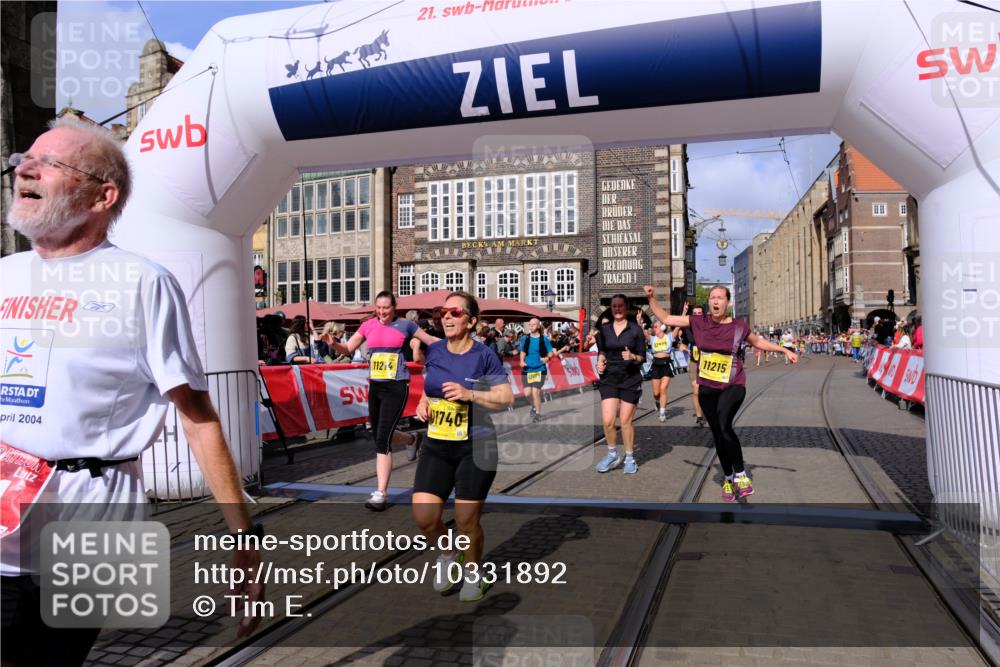13.09.2026 - 21. swb-Marathon Bremen Tim E. http://msf.ph/oto/10331892 13.09.2026 11:04:39 Ziel 10182, 10245, 10291, 10526, 10613, 10755, 11214, 11215, 11221, 11248, 11336, 11410, 11720, 11726, 11740, 12009, 12276, 12929 meine-sportfotos.de