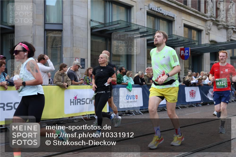 13.09.2026 - 21. swb-Marathon Bremen Strokosch-Dieckow http://msf.ph/oto/10331912 13.09.2026 13:22:53 Ziel 1809, 1900, 1935, 2306, 2367, 2427, 2827, 2899, 2914, 2961, 3098, 3233, 3374, 3531, 3729, 3920, 5114, 5820, 5821, 6923, 7909, 8045, 8231, 8304, 8377, 8671, 8672, 8732, 8787, 8819, 8820, 8863, 9436, 9827, 9921, 10127, 388, 913, 1963, 2040, 2402, 2481, 2771, 2806, 3145, 3560, 4483, 6707, 6737, 6792, 6891, 7586, 8377, 8547, 8551, 8646, 8694, 9090, 9510 meine-sportfotos.de