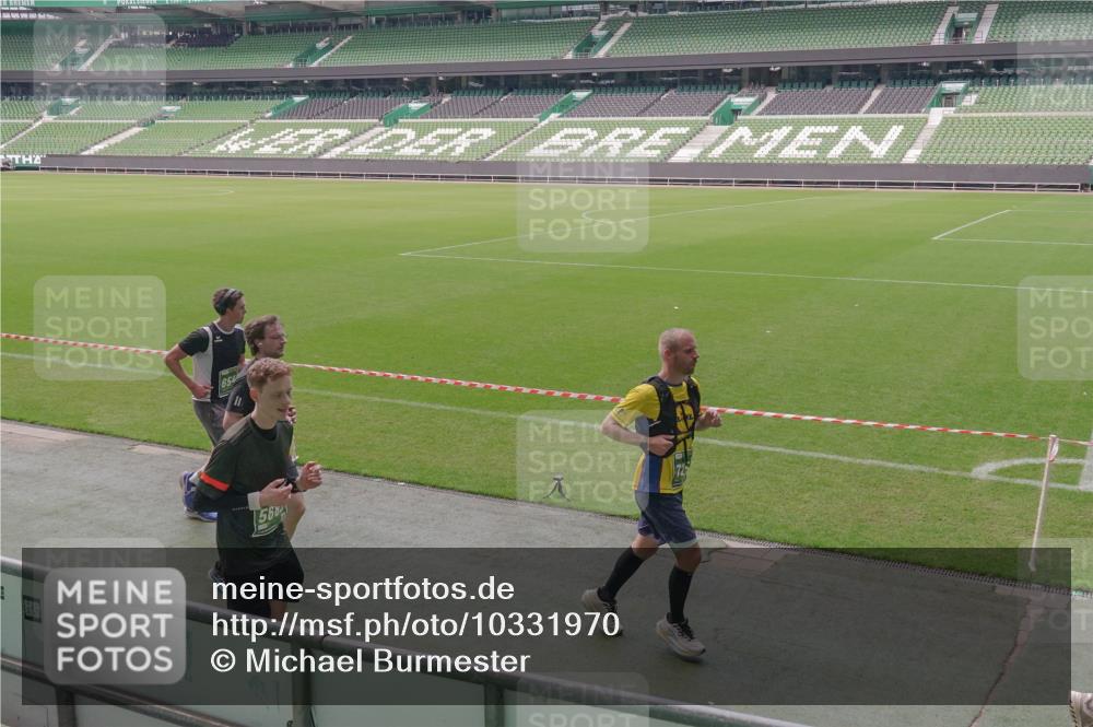 13.09.2026 - 21. swb-Marathon Bremen Michael Burmester http://msf.ph/oto/10331970 13.09.2026 13:03:50 Laufen im Stadion 209, 210, 488, 534, 565, 596, 725, 762, 881, 936, 940, 1014, 1343, 1373, 1456, 1458, 1460, 1479, 1611, 1649, 1653, 1771, 2223, 2276, 2364, 2369, 2421, 2430, 2434, 2452, 2513, 2625, 2779, 2851, 2872, 2891, 2900, 2910, 2934, 2957, 2977, 3028, 3114, 3135, 3217, 3258, 3360, 3402, 3419, 3425, 3454, 3460, 3496, 3510, 3521, 3576, 3579, 3585, 3597, 3618, 3796, 3846, 3852, 3859, 3893, 3909, 3938, 3970, 3983, 4077, 4133, 4506, 4558, 242 meine-sportfotos.de