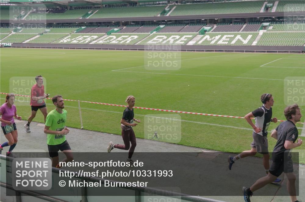 13.09.2026 - 21. swb-Marathon Bremen Michael Burmester http://msf.ph/oto/10331993 13.09.2026 13:03:51 Laufen im Stadion 209, 210, 488, 534, 565, 596, 725, 762, 881, 936, 940, 1014, 1343, 1373, 1456, 1458, 1460, 1479, 1611, 1649, 1653, 1771, 2223, 2276, 2364, 2369, 2421, 2430, 2434, 2452, 2513, 2625, 2779, 2851, 2872, 2891, 2900, 2910, 2934, 2957, 2977, 3028, 3114, 3135, 3217, 3258, 3360, 3402, 3419, 3425, 3454, 3460, 3496, 3510, 3521, 3576, 3579, 3585, 3597, 3618, 3796, 3846, 3852, 3859, 3893, 3909, 3938, 3970, 3983, 4077, 4133, 4558, 242 meine-sportfotos.de