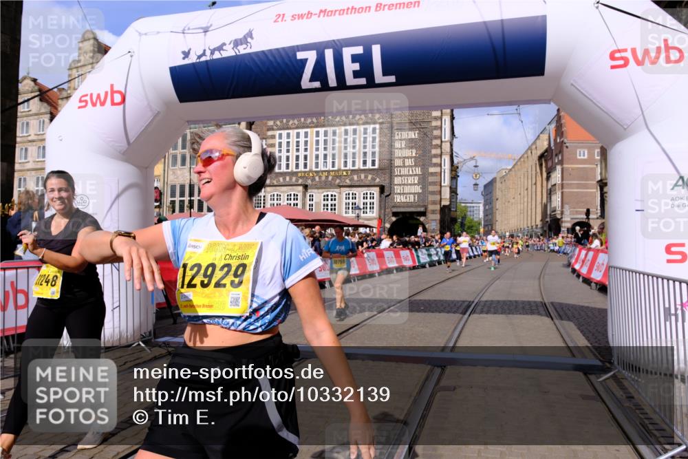 13.09.2026 - 21. swb-Marathon Bremen Tim E. http://msf.ph/oto/10332139 13.09.2026 11:04:43 Ziel 10160, 10182, 10245, 10526, 10613, 10711, 10755, 11214, 11215, 11248, 11336, 11410, 11720, 11740, 11761, 11991, 12009, 12929 meine-sportfotos.de