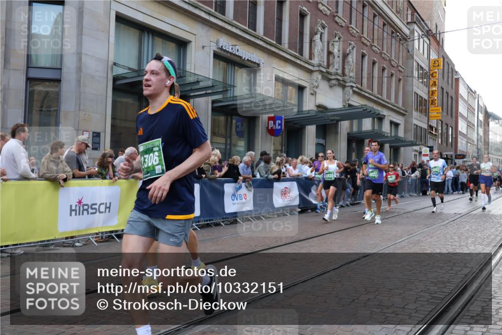 13.09.2026 - 21. swb-Marathon Bremen Strokosch-Dieckow http://msf.ph/oto/10332151 13.09.2026 13:22:59 Ziel 1809, 1900, 1935, 2306, 2367, 2371, 2427, 2827, 2899, 2961, 3233, 3374, 3531, 3729, 3861, 3920, 5114, 5820, 5821, 6923, 8045, 8231, 8304, 8732, 8787, 8863, 9436, 9827, 10127, 388, 913, 1935, 1963, 2040, 2402, 2771, 2806, 2914, 3098, 3145, 3233, 3560, 6707, 6737, 6792, 7909, 8377, 8551, 8646, 8671, 8672, 8819, 8820, 9090, 9510, 9921 meine-sportfotos.de