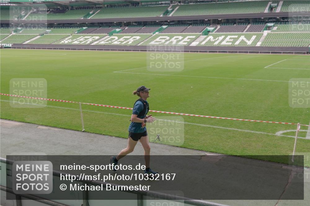 13.09.2026 - 21. swb-Marathon Bremen Michael Burmester http://msf.ph/oto/10332167 13.09.2026 13:04:07 Laufen im Stadion 178, 209, 210, 488, 534, 565, 596, 725, 762, 881, 940, 1014, 1239, 1343, 1373, 1456, 1458, 1460, 1479, 1611, 1649, 1653, 1656, 1687, 1771, 2223, 2276, 2369, 2421, 2430, 2434, 2452, 2513, 2625, 2723, 2779, 2851, 2867, 2872, 2891, 2900, 2910, 2919, 2934, 2957, 2977, 3028, 3114, 3135, 3217, 3320, 3360, 3402, 3419, 3425, 3454, 3460, 3496, 3510, 3521, 3576, 3579, 3585, 3597, 3618, 3796, 3846, 3859, 3909, 3938, 3970, 3983, 4077, 4133, 242 meine-sportfotos.de
