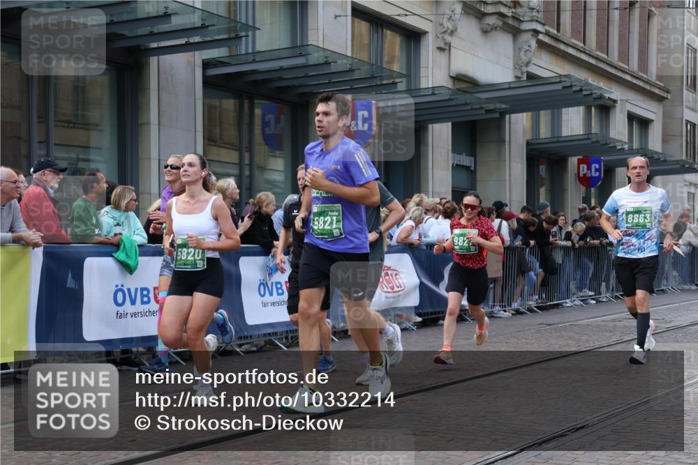 13.09.2026 - 21. swb-Marathon Bremen Strokosch-Dieckow http://msf.ph/oto/10332214 13.09.2026 13:23:01 Ziel 1900, 2306, 2371, 2409, 2427, 2827, 2899, 2961, 3078, 3173, 3374, 3531, 3729, 3861, 3920, 3939, 5114, 5820, 5821, 6923, 8045, 8231, 8304, 8732, 8787, 8863, 9088, 9196, 9436, 9827, 10127, 913, 1809, 1935, 1963, 2040, 2367, 2771, 2806, 2914, 3098, 3145, 3233, 3560, 5114, 6707, 6737, 6792, 7909, 8377, 8551, 8646, 8671, 8672, 8819, 8820, 9090, 9510, 9921 meine-sportfotos.de