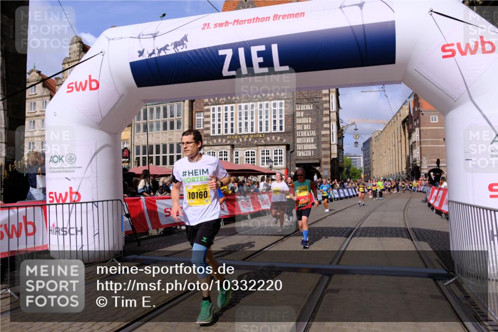 13.09.2026 - 21. swb-Marathon Bremen Tim E. http://msf.ph/oto/10332220 13.09.2026 11:04:48 Ziel 10160, 10245, 10526, 10711, 10755, 10877, 11114, 11214, 11215, 11248, 11364, 11410, 11592, 11720, 11740, 11761, 11991, 12009, 12929 meine-sportfotos.de