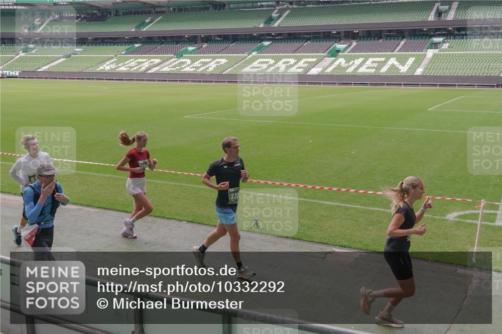 13.09.2026 - 21. swb-Marathon Bremen Michael Burmester http://msf.ph/oto/10332292 13.09.2026 13:04:19 Laufen im Stadion 178, 209, 210, 488, 534, 565, 596, 725, 762, 881, 940, 1014, 1239, 1307, 1343, 1373, 1456, 1458, 1460, 1479, 1611, 1627, 1649, 1653, 1656, 1687, 1771, 1780, 1914, 1932, 1941, 2023, 2126, 2223, 2369, 2430, 2434, 2452, 2513, 2625, 2723, 2851, 2867, 2872, 2891, 2900, 2910, 2919, 2934, 2957, 2959, 2977, 3028, 3135, 3217, 3320, 3343, 3360, 3402, 3419, 3425, 3454, 3460, 3510, 3521, 3579, 3597, 3618, 3796, 3846, 3859, 3909, 3970, 4077, 242 meine-sportfotos.de
