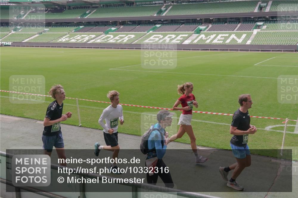 13.09.2026 - 21. swb-Marathon Bremen Michael Burmester http://msf.ph/oto/10332316 13.09.2026 13:04:20 Laufen im Stadion 178, 209, 210, 488, 534, 565, 596, 725, 762, 881, 940, 1014, 1239, 1307, 1343, 1373, 1456, 1458, 1460, 1479, 1611, 1627, 1649, 1653, 1656, 1687, 1771, 1780, 1914, 1932, 1941, 2023, 2126, 2223, 2369, 2430, 2434, 2452, 2513, 2625, 2723, 2851, 2867, 2872, 2891, 2900, 2910, 2919, 2934, 2957, 2959, 2977, 3028, 3135, 3217, 3320, 3343, 3360, 3402, 3419, 3425, 3454, 3460, 3510, 3521, 3579, 3597, 3618, 3796, 3846, 3859, 3909, 3970, 4077, 242 meine-sportfotos.de