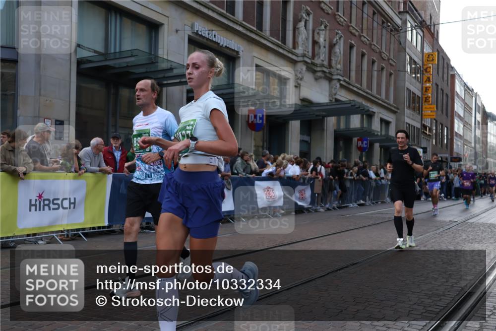 13.09.2026 - 21. swb-Marathon Bremen Strokosch-Dieckow http://msf.ph/oto/10332334 13.09.2026 13:23:03 Ziel 672, 1900, 2306, 2371, 2409, 2427, 2827, 2899, 2961, 3078, 3173, 3374, 3531, 3729, 3861, 3920, 3939, 5820, 5821, 6848, 6923, 8045, 8231, 8304, 8732, 8787, 8863, 9088, 9196, 9436, 9827, 10127, 913, 1809, 1935, 1963, 2040, 2367, 2806, 2914, 3098, 3145, 3233, 3560, 5114, 6707, 6737, 6792, 7909, 8377, 8551, 8646, 8671, 8672, 8819, 8820, 9921 meine-sportfotos.de