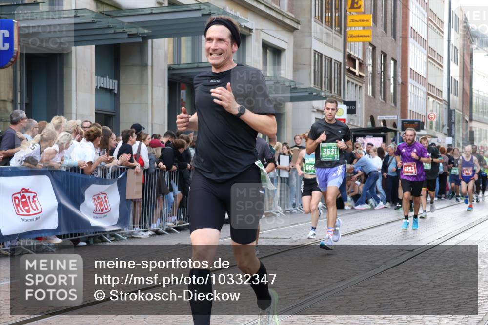 13.09.2026 - 21. swb-Marathon Bremen Strokosch-Dieckow http://msf.ph/oto/10332347 13.09.2026 13:23:04 Ziel 672, 1900, 2306, 2371, 2409, 2427, 2827, 2899, 2961, 3078, 3173, 3374, 3531, 3729, 3861, 3920, 3939, 5820, 5821, 6848, 6923, 8045, 8231, 8304, 8560, 8732, 8787, 8863, 9088, 9196, 9436, 9827, 10127, 913, 1809, 1935, 1963, 2040, 2367, 2806, 2827, 2914, 2961, 3098, 3145, 3233, 3560, 5114, 6707, 6737, 6792, 7909, 8304, 8377, 8551, 8646, 8671, 8672, 8787, 8819, 8820, 9921 meine-sportfotos.de