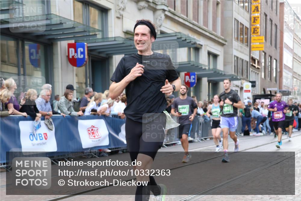 13.09.2026 - 21. swb-Marathon Bremen Strokosch-Dieckow http://msf.ph/oto/10332363 13.09.2026 13:23:04 Ziel 672, 1900, 2306, 2371, 2409, 2427, 2827, 2899, 2961, 3078, 3173, 3374, 3531, 3729, 3861, 3920, 3939, 5820, 5821, 6848, 6923, 8045, 8231, 8304, 8560, 8732, 8787, 8863, 9088, 9196, 9436, 9827, 10127, 913, 1809, 1935, 1963, 2040, 2367, 2806, 2827, 2914, 2961, 3098, 3145, 3233, 3560, 5114, 6707, 6737, 6792, 7909, 8304, 8377, 8551, 8646, 8671, 8672, 8787, 8819, 8820, 9921 meine-sportfotos.de