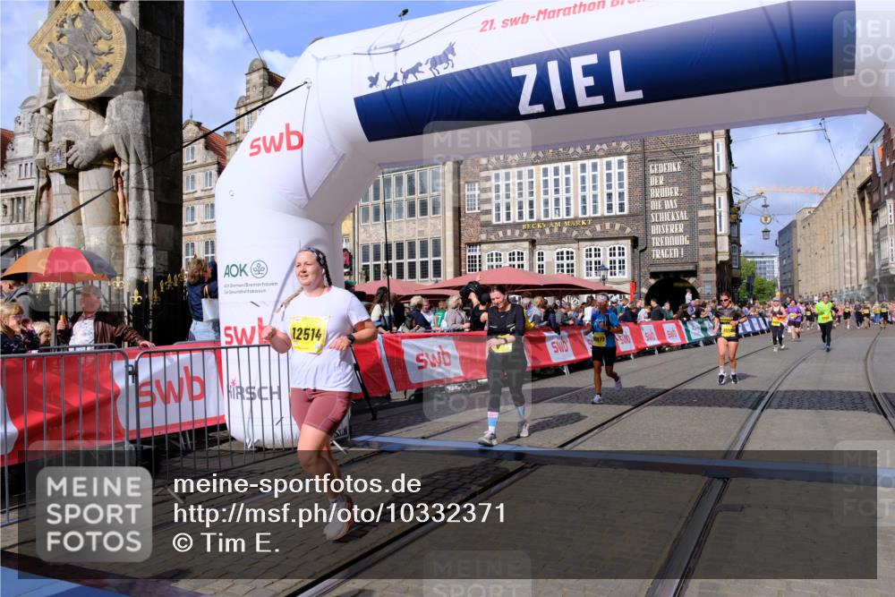 13.09.2026 - 21. swb-Marathon Bremen Tim E. http://msf.ph/oto/10332371 13.09.2026 11:04:51 Ziel 10160, 10245, 10481, 10526, 10711, 10755, 10877, 11114, 11214, 11215, 11248, 11364, 11410, 11592, 11761, 11991, 12009, 12929 meine-sportfotos.de