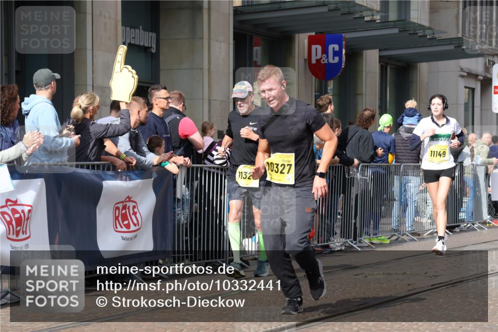 13.09.2026 - 21. swb-Marathon Bremen Strokosch-Dieckow http://msf.ph/oto/10332441 13.09.2026 11:03:35 Ziel 10090, 10091, 10152, 10327, 10357, 10403, 10429, 10607, 10659, 10720, 10726, 10796, 10912, 10913, 10918, 10950, 11149, 11319, 11325, 11451, 11470, 11471, 11511, 11595, 11618, 11868, 11967, 12140, 12260, 12392, 12433, 12504, 10092, 10150, 10187, 10237, 10309, 10327, 10420, 10569, 10724, 10902, 10904, 10950, 11211, 11411, 11595, 11598, 11655, 11746, 11773, 11830, 12068, 12074, 12184, 12185, 12611 meine-sportfotos.de