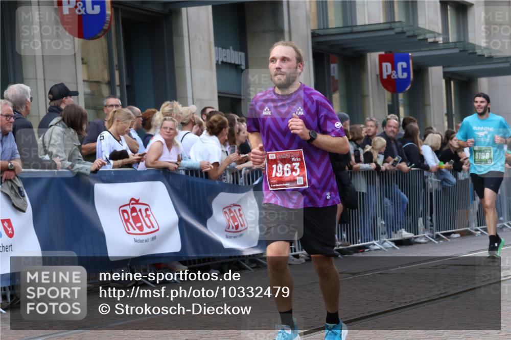 13.09.2026 - 21. swb-Marathon Bremen Strokosch-Dieckow http://msf.ph/oto/10332479 13.09.2026 13:23:07 Ziel 135, 672, 2306, 2371, 2409, 2427, 2490, 2627, 2899, 3078, 3138, 3173, 3531, 3856, 3861, 3939, 5820, 5821, 6843, 6848, 6923, 8045, 8560, 8863, 9088, 9196, 9436, 9827, 10127, 1809, 1900, 1935, 1963, 2040, 2367, 2827, 2914, 2961, 3098, 3145, 3233, 3374, 3560, 3729, 3920, 5114, 6737, 6792, 7909, 8231, 8304, 8377, 8646, 8671, 8672, 8732, 8787, 8819, 8820, 9921 meine-sportfotos.de