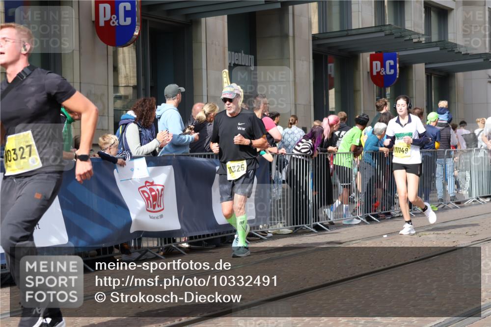 13.09.2026 - 21. swb-Marathon Bremen Strokosch-Dieckow http://msf.ph/oto/10332491 13.09.2026 11:03:36 Ziel 10090, 10091, 10152, 10357, 10403, 10429, 10607, 10659, 10720, 10726, 10796, 10912, 10913, 10918, 11149, 11318, 11319, 11325, 11451, 11470, 11471, 11511, 11618, 11868, 11909, 11967, 12140, 12260, 12392, 12433, 12504, 10090, 10091, 10092, 10150, 10187, 10237, 10309, 10327, 10420, 10569, 10724, 10902, 10904, 10950, 11211, 11411, 11595, 11598, 11655, 11746, 11773, 11830, 12068, 12074, 12184, 12185, 12611 meine-sportfotos.de