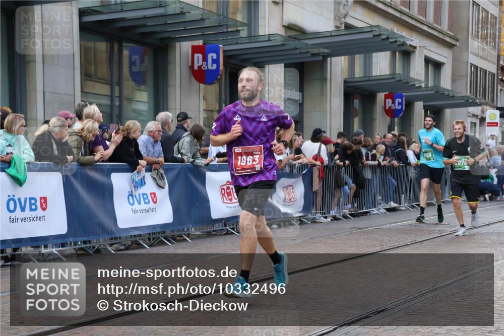 13.09.2026 - 21. swb-Marathon Bremen Strokosch-Dieckow http://msf.ph/oto/10332496 13.09.2026 13:23:08 Ziel 135, 672, 2306, 2371, 2409, 2427, 2490, 2627, 2899, 3078, 3138, 3173, 3531, 3856, 3861, 3939, 5820, 5821, 5908, 6843, 6848, 6923, 8045, 8560, 8863, 9088, 9196, 9436, 9827, 10127, 1809, 1900, 1935, 1963, 2040, 2367, 2827, 2914, 2961, 3098, 3145, 3233, 3374, 3560, 3729, 3920, 5114, 6737, 6792, 7909, 8231, 8304, 8377, 8646, 8671, 8672, 8732, 8787, 8819, 8820, 9921 meine-sportfotos.de