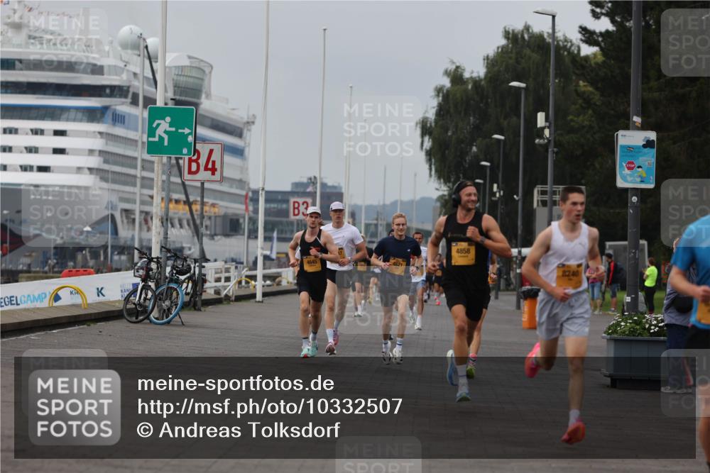 13.09.2026 - Kiel Lauf Andreas Tolksdorf http://msf.ph/oto/10332507 13.09.2026 09:51:31 Kiellinie 3, 4, 3, 4645, 4858, 8240 meine-sportfotos.de