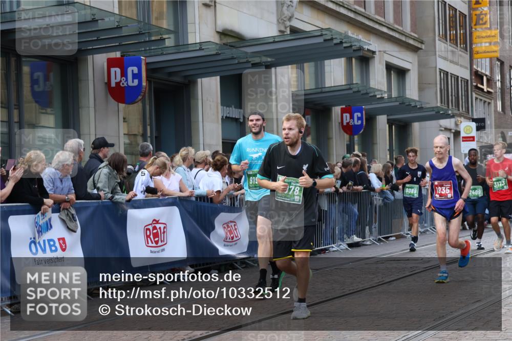 13.09.2026 - 21. swb-Marathon Bremen Strokosch-Dieckow http://msf.ph/oto/10332512 13.09.2026 13:23:10 Ziel 135, 672, 2306, 2371, 2409, 2427, 2485, 2490, 2560, 2627, 2899, 3078, 3138, 3173, 3531, 3856, 3861, 3939, 5820, 5821, 5908, 6843, 6848, 6923, 8045, 8560, 8863, 9088, 9196, 9436, 10127, 1809, 1900, 1935, 1963, 2040, 2306, 2367, 2827, 2914, 2961, 3098, 3145, 3233, 3374, 3560, 3729, 3920, 5114, 6737, 7909, 8231, 8304, 8377, 8646, 8671, 8672, 8732, 8787, 8819, 8820, 9827, 9921 meine-sportfotos.de