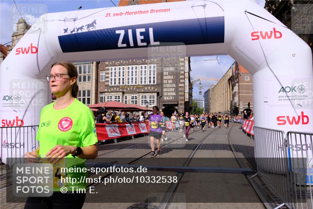 13.09.2026 - 21. swb-Marathon Bremen Tim E. http://msf.ph/oto/10332538 13.09.2026 11:04:57 Ziel 10160, 10198, 10283, 10481, 10711, 10877, 10940, 11006, 11114, 11364, 11366, 11592, 11705, 11761, 11991, 12005, 12493, 12495, 12498, 12500, 12502, 12563 meine-sportfotos.de
