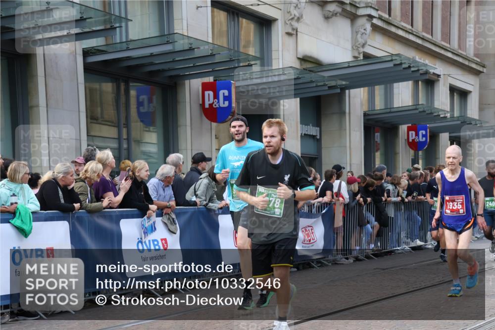 13.09.2026 - 21. swb-Marathon Bremen Strokosch-Dieckow http://msf.ph/oto/10332546 13.09.2026 13:23:10 Ziel 135, 672, 2306, 2371, 2409, 2427, 2485, 2490, 2560, 2627, 2899, 3078, 3138, 3173, 3531, 3856, 3861, 3939, 5820, 5821, 5908, 6843, 6848, 6923, 8045, 8560, 8863, 9088, 9196, 9436, 10127, 1809, 1900, 1935, 1963, 2040, 2306, 2367, 2827, 2914, 2961, 3098, 3145, 3233, 3374, 3560, 3729, 3920, 5114, 6737, 7909, 8231, 8304, 8377, 8646, 8671, 8672, 8732, 8787, 8819, 8820, 9827, 9921 meine-sportfotos.de