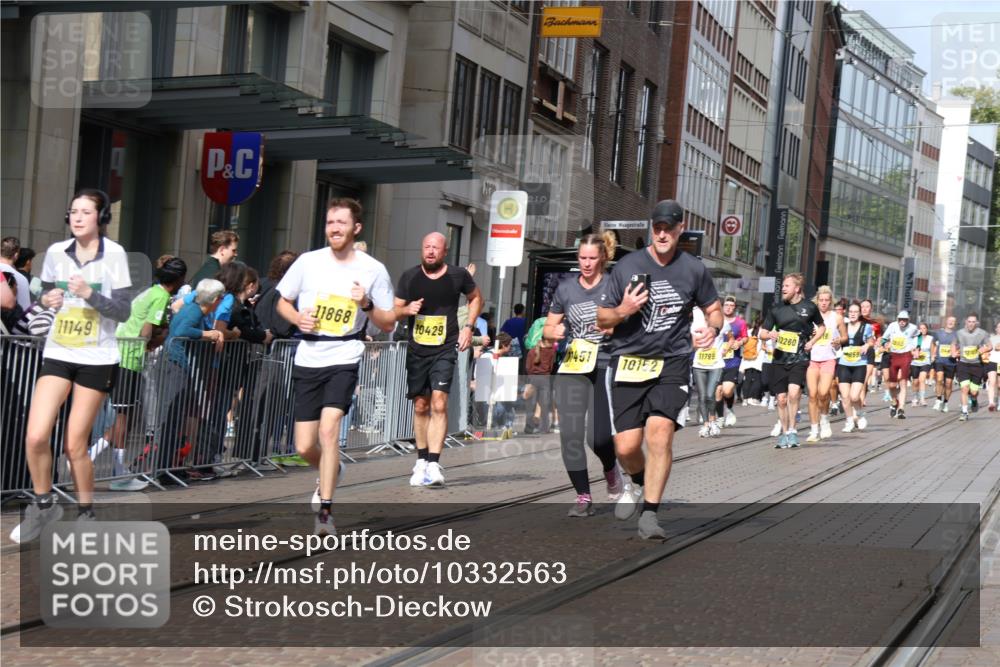 13.09.2026 - 21. swb-Marathon Bremen Strokosch-Dieckow http://msf.ph/oto/10332563 13.09.2026 11:03:37 Ziel 10152, 10357, 10403, 10429, 10516, 10607, 10659, 10671, 10672, 10720, 10726, 10796, 10912, 10913, 10918, 11149, 11318, 11319, 11325, 11451, 11470, 11471, 11511, 11618, 11868, 11909, 11967, 12103, 12140, 12260, 12392, 12433, 12504, 10090, 10091, 10092, 10187, 10237, 10309, 10327, 10420, 10569, 10724, 10902, 10904, 10950, 11211, 11411, 11595, 11598, 11655, 11746, 11773, 12068, 12074, 12184, 12185, 12611 meine-sportfotos.de