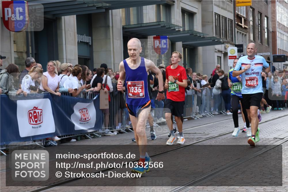 13.09.2026 - 21. swb-Marathon Bremen Strokosch-Dieckow http://msf.ph/oto/10332566 13.09.2026 13:23:11 Ziel 135, 672, 2371, 2409, 2427, 2485, 2490, 2560, 2627, 2899, 3078, 3138, 3173, 3531, 3856, 3861, 3939, 5820, 5821, 5908, 6157, 6843, 6848, 6923, 8045, 8095, 8560, 8863, 9088, 9196, 9436, 10127, 1809, 1900, 1935, 1963, 2040, 2306, 2367, 2427, 2827, 2914, 2961, 3098, 3145, 3233, 3374, 3560, 3729, 3920, 5114, 6737, 7909, 8045, 8231, 8304, 8377, 8646, 8671, 8672, 8732, 8787, 8819, 8820, 9827, 9921 meine-sportfotos.de