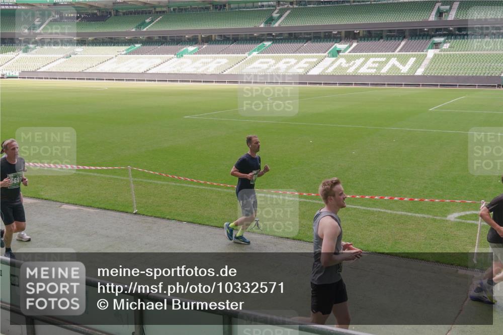13.09.2026 - 21. swb-Marathon Bremen Michael Burmester http://msf.ph/oto/10332571 13.09.2026 13:04:35 Laufen im Stadion 178, 209, 210, 323, 488, 534, 536, 565, 596, 647, 725, 762, 881, 940, 1073, 1239, 1243, 1307, 1308, 1343, 1373, 1456, 1458, 1479, 1627, 1649, 1653, 1656, 1687, 1771, 1780, 1914, 1932, 1941, 2023, 2089, 2126, 2223, 2241, 2301, 2369, 2430, 2434, 2452, 2602, 2625, 2723, 2742, 2764, 2851, 2867, 2872, 2891, 2910, 2919, 2934, 2957, 2959, 2977, 2985, 3028, 3030, 3135, 3217, 3278, 3320, 3343, 3360, 3402, 3419, 3425, 3454, 3510, 3521, 3579, 3597, 3618, 3796, 3846, 3859, 3909, 242 meine-sportfotos.de
