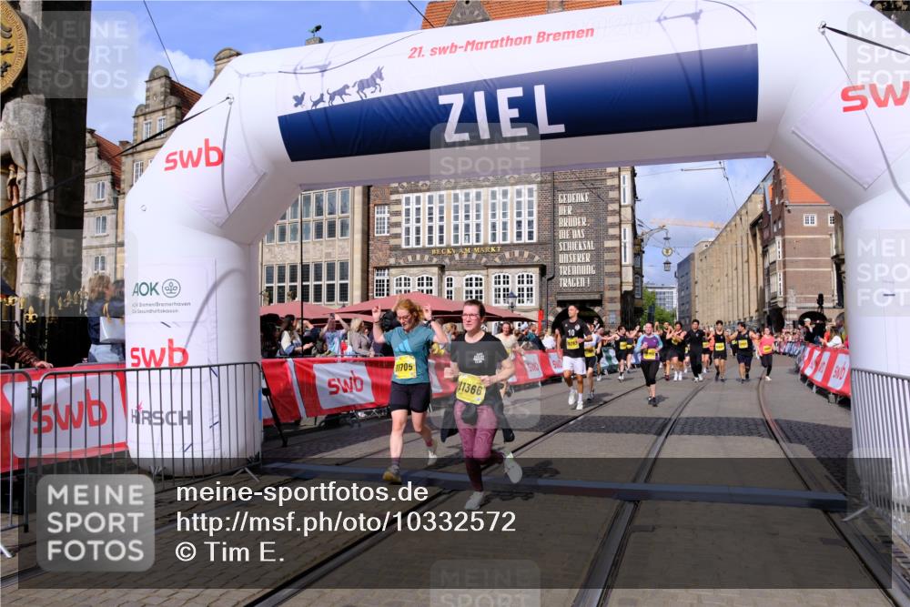 13.09.2026 - 21. swb-Marathon Bremen Tim E. http://msf.ph/oto/10332572 13.09.2026 11:05:00 Ziel 10160, 10198, 10283, 10315, 10481, 10711, 10729, 10855, 10856, 10877, 10940, 11006, 11114, 11364, 11366, 11395, 11518, 11592, 11705, 11757, 11761, 11991, 12005, 12420, 12493, 12495, 12498, 12500, 12502, 12563 meine-sportfotos.de