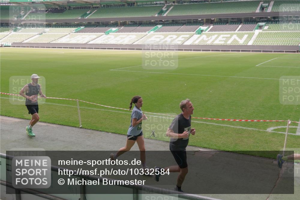 13.09.2026 - 21. swb-Marathon Bremen Michael Burmester http://msf.ph/oto/10332584 13.09.2026 13:04:36 Laufen im Stadion 178, 209, 210, 323, 488, 534, 536, 565, 596, 647, 725, 762, 881, 940, 1073, 1239, 1243, 1307, 1308, 1343, 1373, 1456, 1458, 1479, 1627, 1649, 1653, 1656, 1687, 1771, 1780, 1914, 1932, 1941, 2023, 2089, 2126, 2223, 2241, 2301, 2369, 2430, 2434, 2452, 2602, 2625, 2723, 2742, 2764, 2851, 2867, 2872, 2891, 2910, 2919, 2934, 2957, 2959, 2977, 2985, 3028, 3030, 3135, 3217, 3278, 3320, 3343, 3360, 3402, 3419, 3425, 3454, 3510, 3521, 3579, 3597, 3618, 3796, 3846, 3859, 3909, 242 meine-sportfotos.de