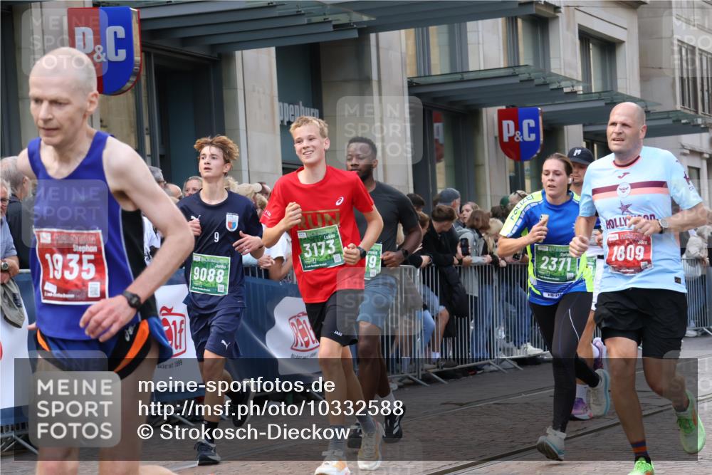 13.09.2026 - 21. swb-Marathon Bremen Strokosch-Dieckow http://msf.ph/oto/10332588 13.09.2026 13:23:12 Ziel 135, 672, 2371, 2409, 2485, 2490, 2560, 2627, 2899, 3078, 3138, 3173, 3531, 3856, 3861, 3939, 5820, 5821, 5908, 6157, 6843, 6848, 6923, 8095, 8560, 8863, 9088, 9196, 9436, 10127, 1809, 1900, 1935, 1963, 2040, 2306, 2367, 2427, 2827, 2914, 2961, 3098, 3145, 3233, 3374, 3560, 3729, 3920, 5114, 7909, 8045, 8231, 8304, 8377, 8646, 8671, 8672, 8732, 8787, 8819, 8820, 9827, 9921, 10127 meine-sportfotos.de