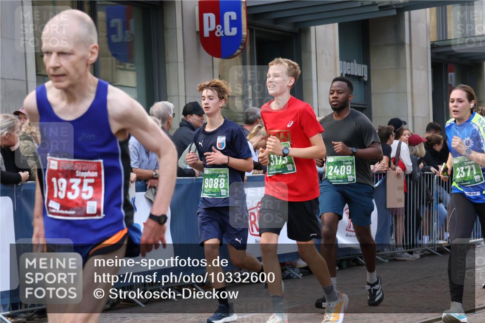 13.09.2026 - 21. swb-Marathon Bremen Strokosch-Dieckow http://msf.ph/oto/10332600 13.09.2026 13:23:13 Ziel 135, 672, 2371, 2409, 2485, 2490, 2560, 2627, 2899, 3078, 3138, 3173, 3531, 3642, 3856, 3861, 3939, 5820, 5821, 5908, 6157, 6843, 6848, 6923, 8095, 8560, 8863, 9088, 9196, 9436, 1809, 1900, 1935, 1963, 2040, 2306, 2367, 2427, 2827, 2914, 2961, 3098, 3145, 3233, 3374, 3560, 3729, 3920, 5114, 7909, 8045, 8231, 8304, 8377, 8646, 8671, 8672, 8732, 8787, 8819, 8820, 9827, 9921, 10127 meine-sportfotos.de