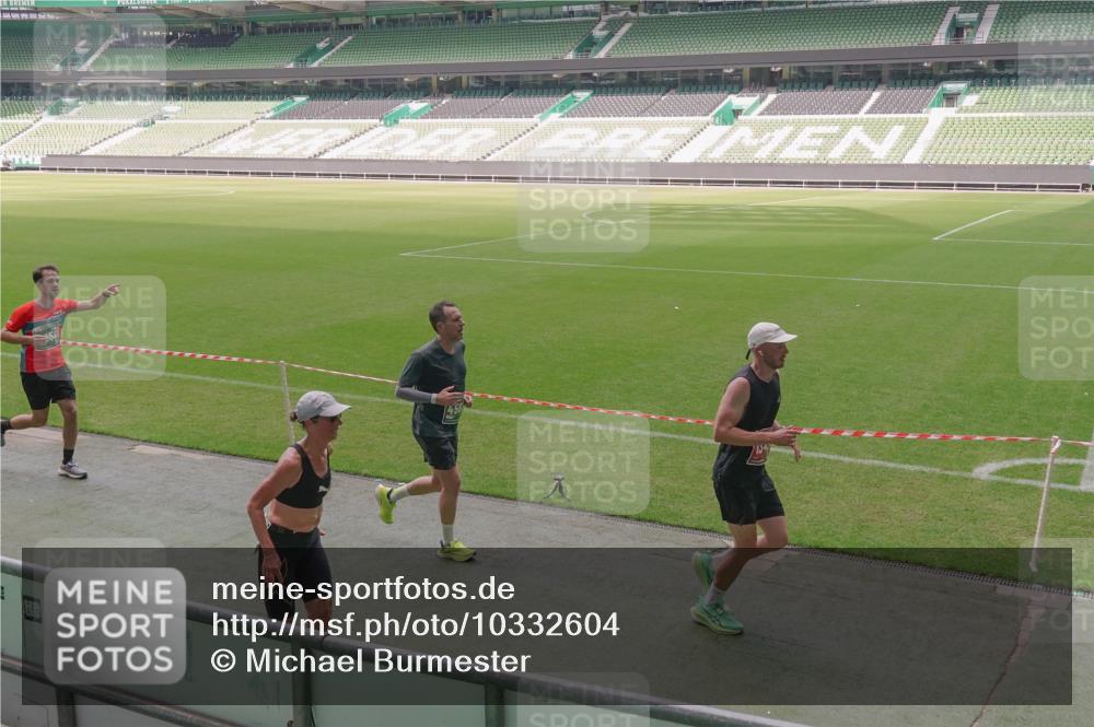 13.09.2026 - 21. swb-Marathon Bremen Michael Burmester http://msf.ph/oto/10332604 13.09.2026 13:04:38 Laufen im Stadion 178, 209, 210, 323, 488, 534, 536, 565, 596, 647, 725, 762, 881, 940, 1073, 1239, 1243, 1307, 1308, 1343, 1373, 1456, 1458, 1479, 1627, 1649, 1653, 1656, 1687, 1771, 1780, 1914, 1932, 1941, 2023, 2089, 2126, 2223, 2241, 2301, 2369, 2430, 2434, 2452, 2602, 2625, 2723, 2742, 2764, 2851, 2867, 2872, 2891, 2910, 2919, 2934, 2957, 2959, 2977, 2985, 3028, 3030, 3217, 3278, 3320, 3343, 3360, 3402, 3419, 3425, 3444, 3454, 3510, 3521, 3579, 3597, 3618, 3796, 3846, 3859, 3909, 242 meine-sportfotos.de